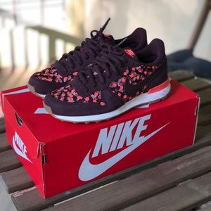 Women’s Nike Internationalist Liberty City